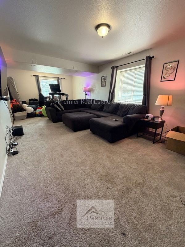 7927 Buschborn Rd - Photo 7 of 13