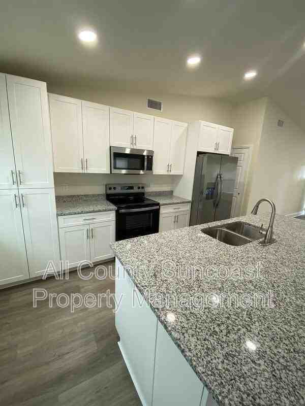 768 16th St - Photo 3 of 14