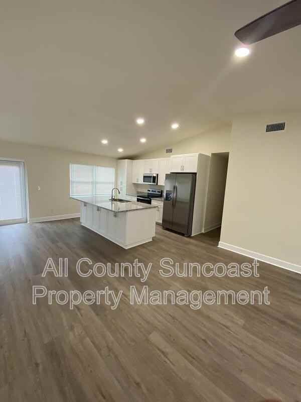 768 16th St - Photo 4 of 14