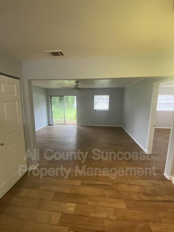 6009 71st St N - Photo 4 of 8