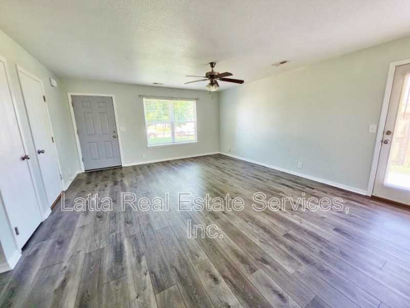 1207 173rd St - Photo 3 of 12