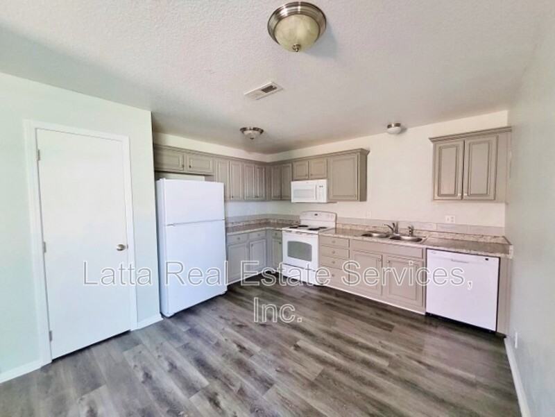 1207 173rd St - Photo 4 of 12