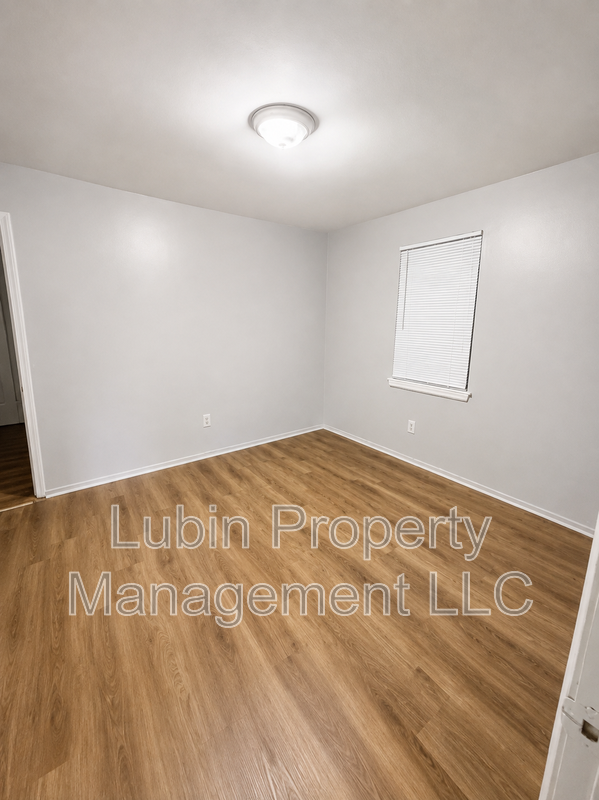 2455 Douglass Ave - Photo 2 of 6