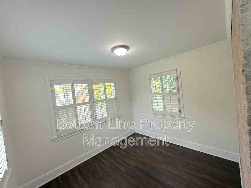 114 W College St - Photo 4 of 17
