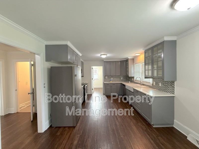 114 W College St - Photo 5 of 17