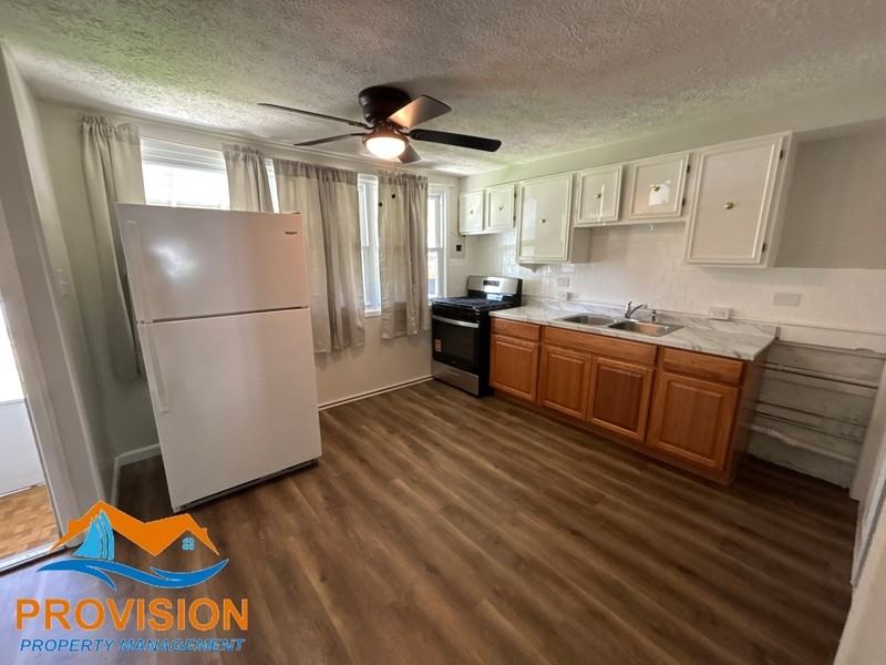 2921 Freeway - Photo 3 of 18