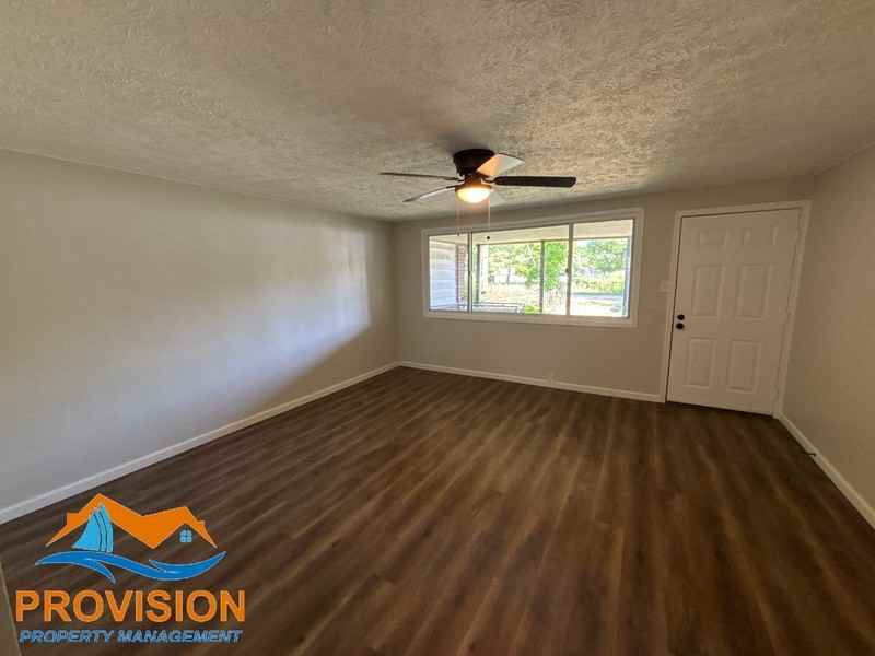 2921 Freeway - Photo 5 of 18