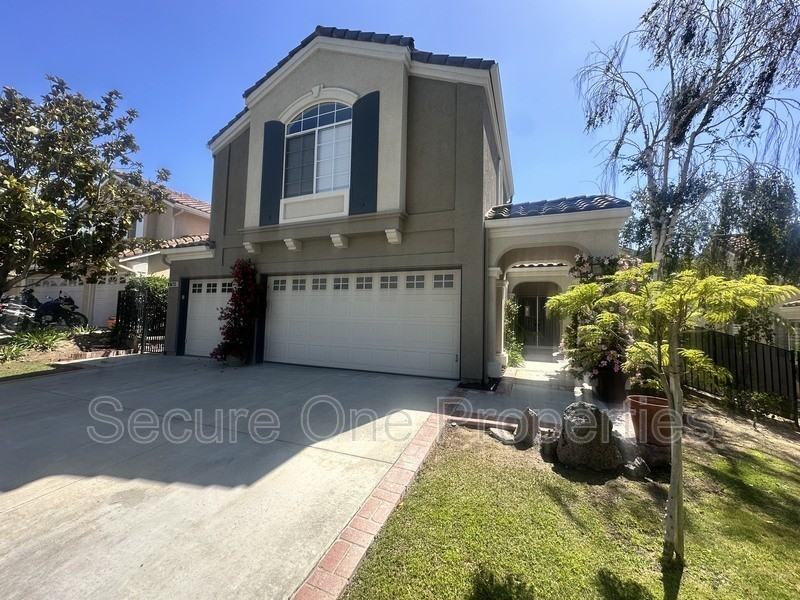 1740 Amarelle St - Photo 2 of 45