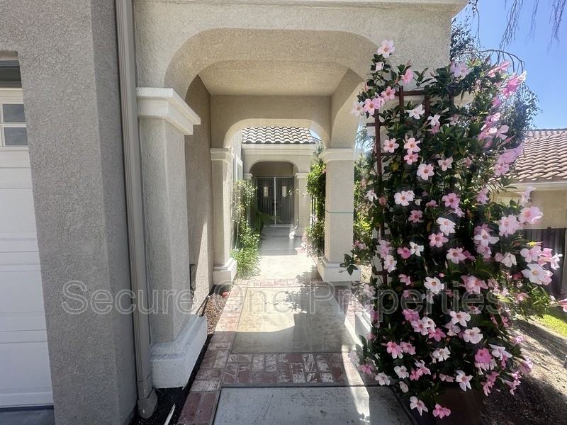 1740 Amarelle St - Photo 3 of 45