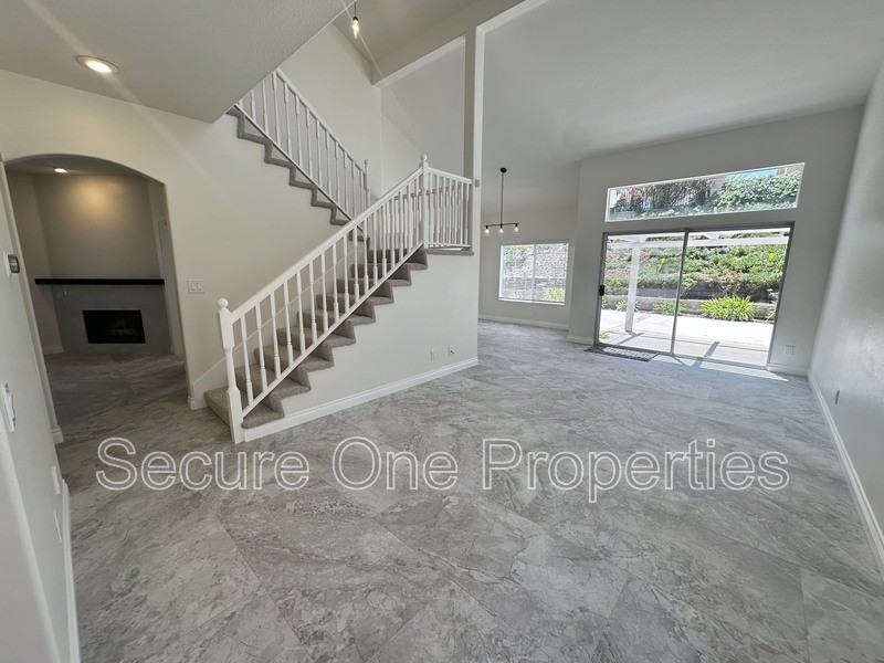 1740 Amarelle St - Photo 4 of 45