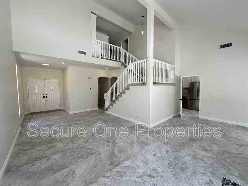 1740 Amarelle St - Photo 6 of 45
