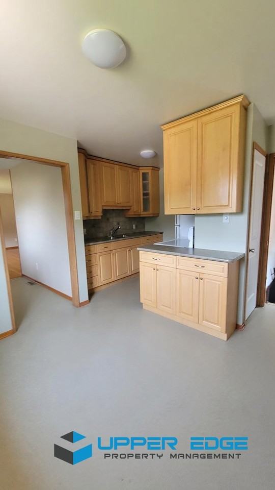 721 Oakdale Drive - Photo 2 of 20