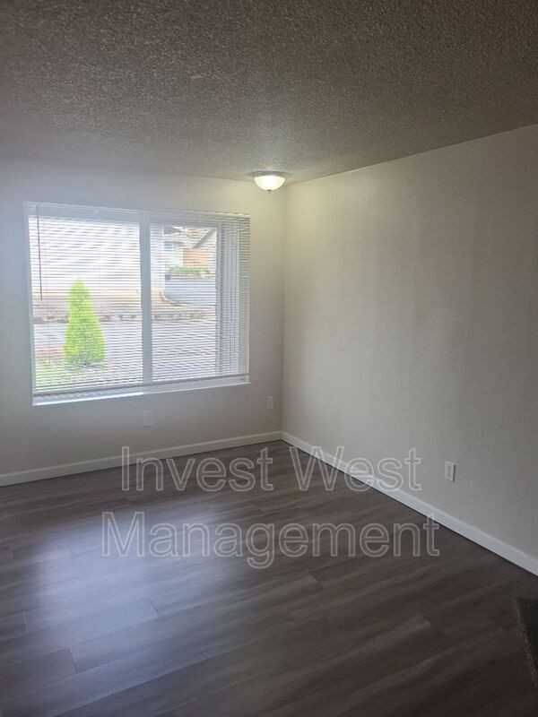 3331 Neavenue #8 - Photo 2 of 14