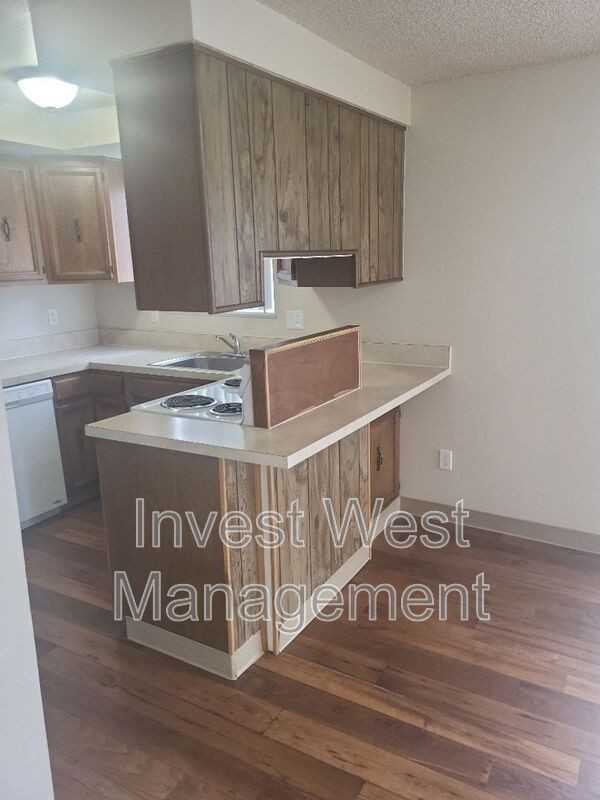 3331 Neavenue #8 - Photo 3 of 14