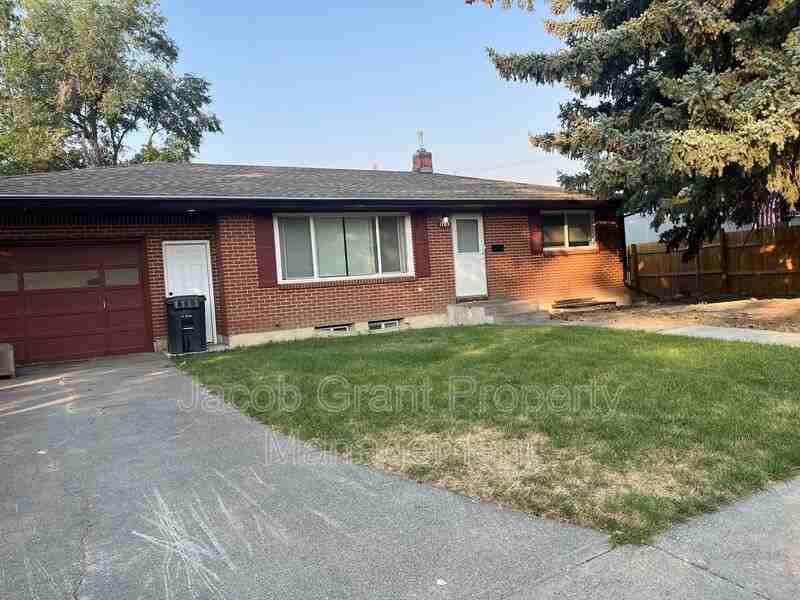 1703 Raymond Dr