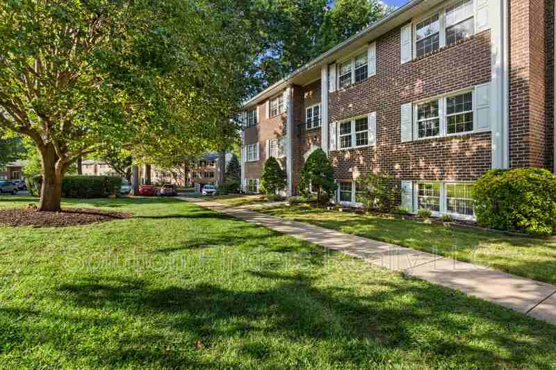 211 Crocker Dr #B - Photo 3 of 26