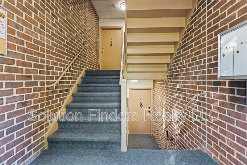 211 Crocker Dr #B - Photo 4 of 26