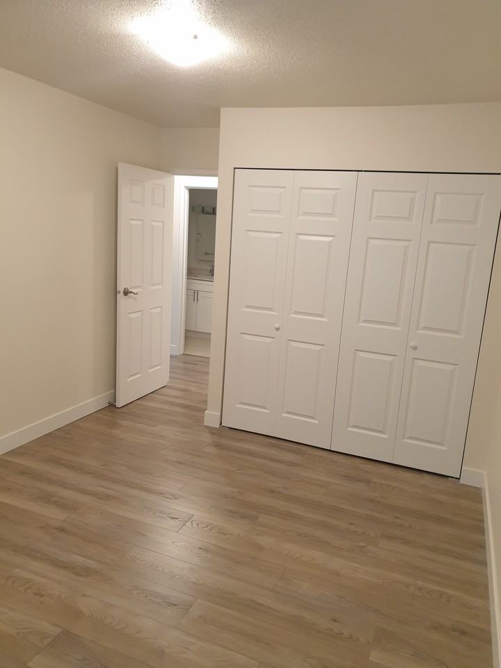 477 Howard Avenue - Photo 2 of 15