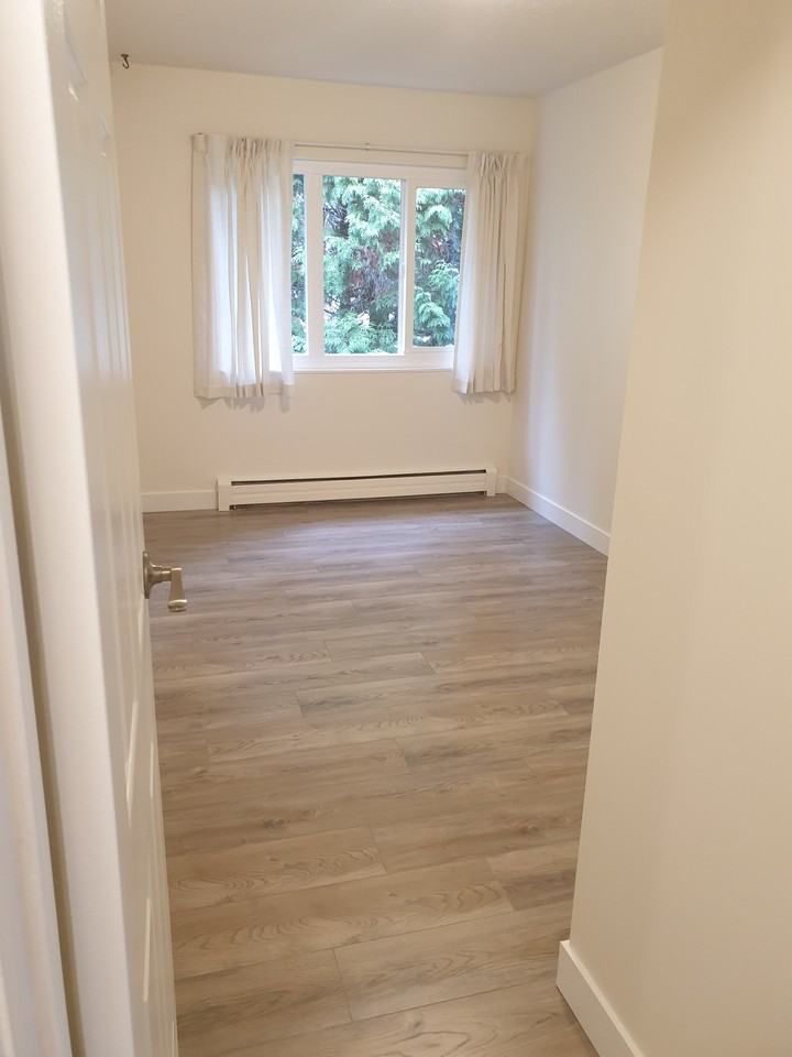 477 Howard Avenue - Photo 3 of 15