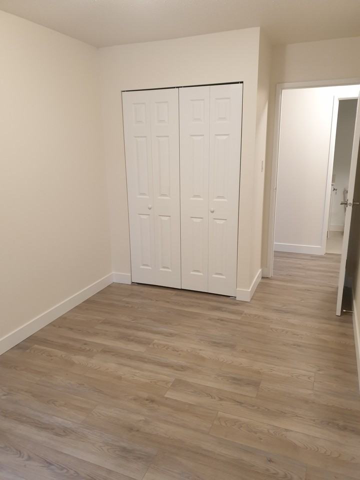 477 Howard Avenue - Photo 4 of 15