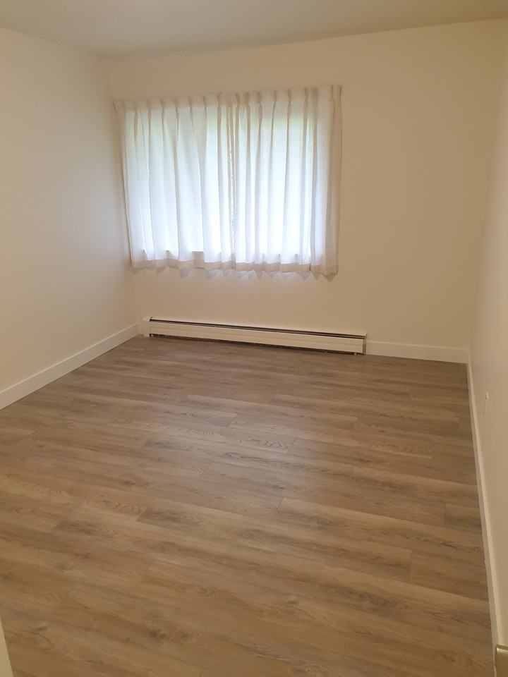 477 Howard Avenue - Photo 5 of 15