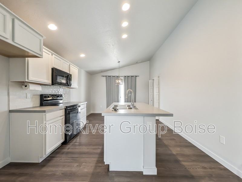 3038 W Dark Sky St - Photo 4 of 20