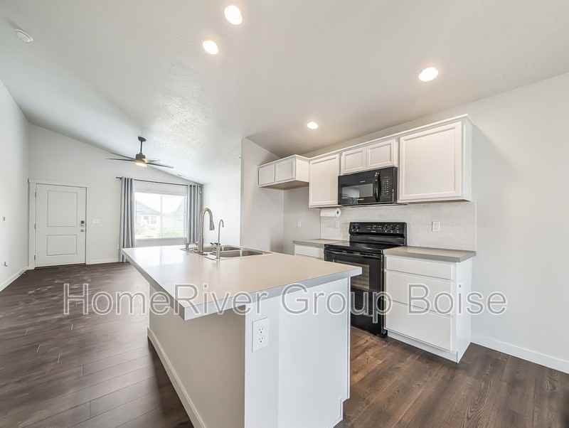 3038 W Dark Sky St - Photo 5 of 20