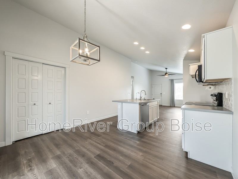 3038 W Dark Sky St - Photo 7 of 20