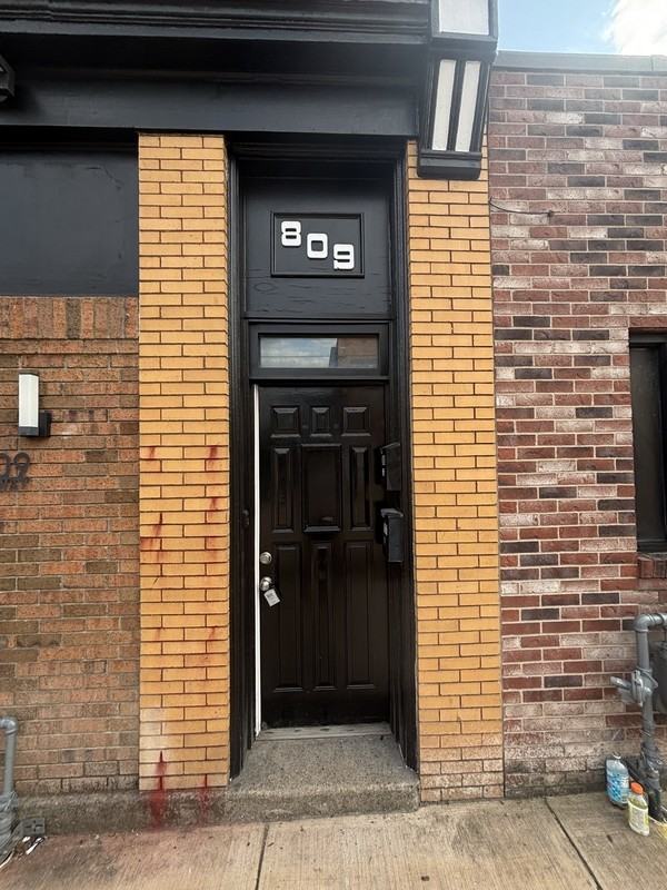 809 Broadway Ave - Photo 2 of 9