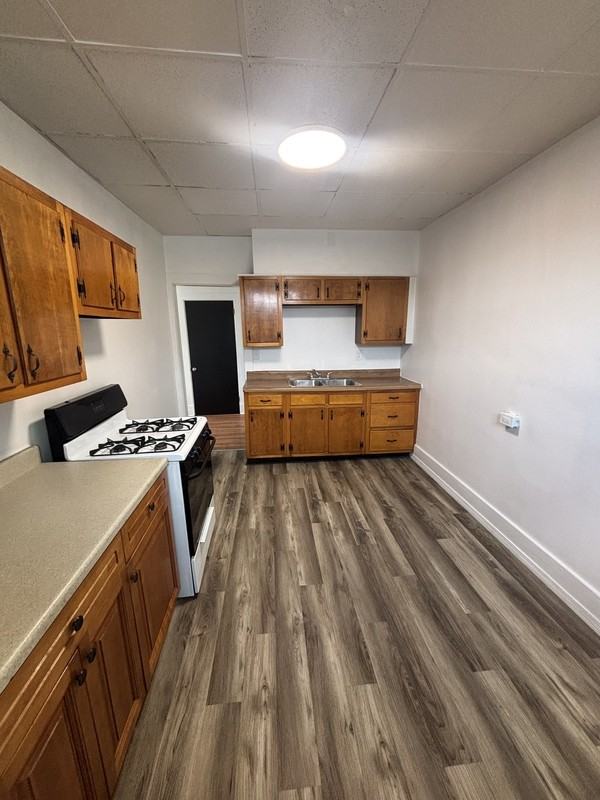 809 Broadway Ave - Photo 7 of 9