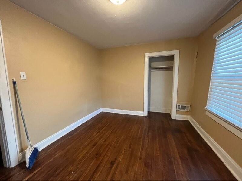 255 Southwood Ave - Photo 2 of 6