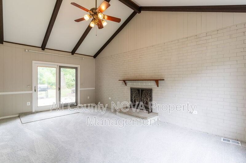 4126 Lenox Dr - Photo 4 of 36