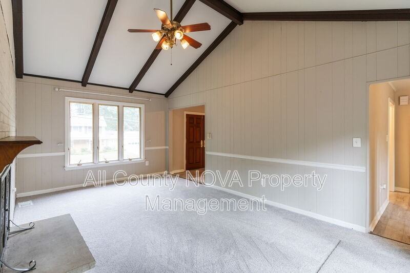 4126 Lenox Dr - Photo 5 of 36