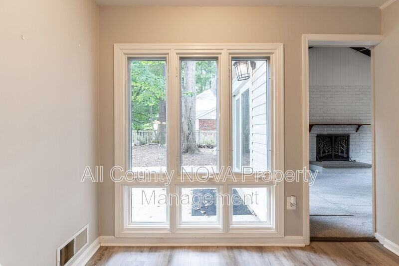 4126 Lenox Dr - Photo 6 of 36