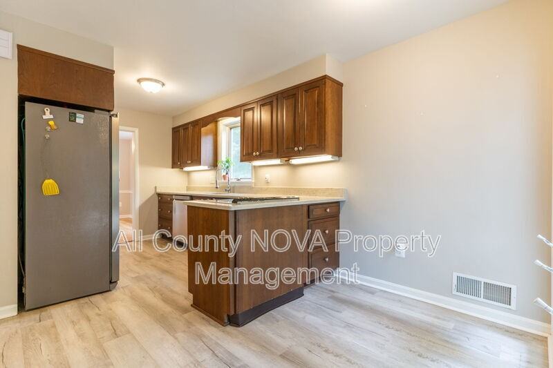 4126 Lenox Dr - Photo 7 of 36