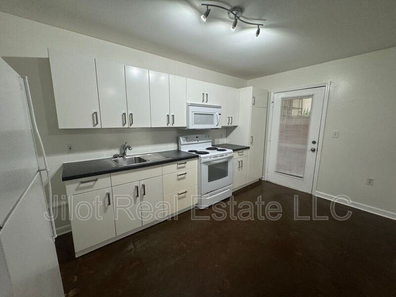 105B Dancing Fox Rd - Photo 2 of 16