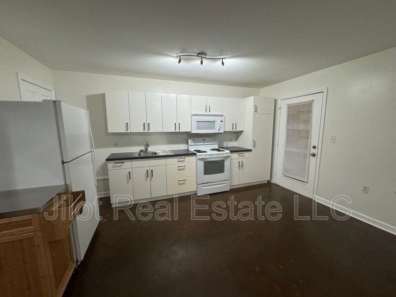 105B Dancing Fox Rd - Photo 3 of 16