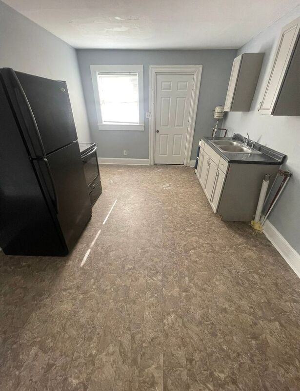 322 Harrison St - Photo 3 of 6