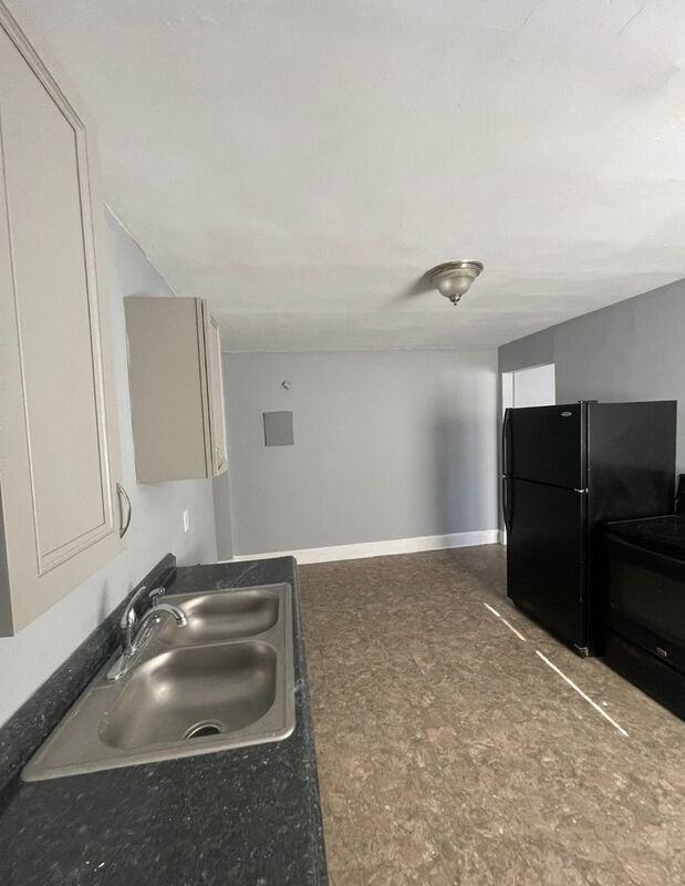 322 Harrison St - Photo 4 of 6