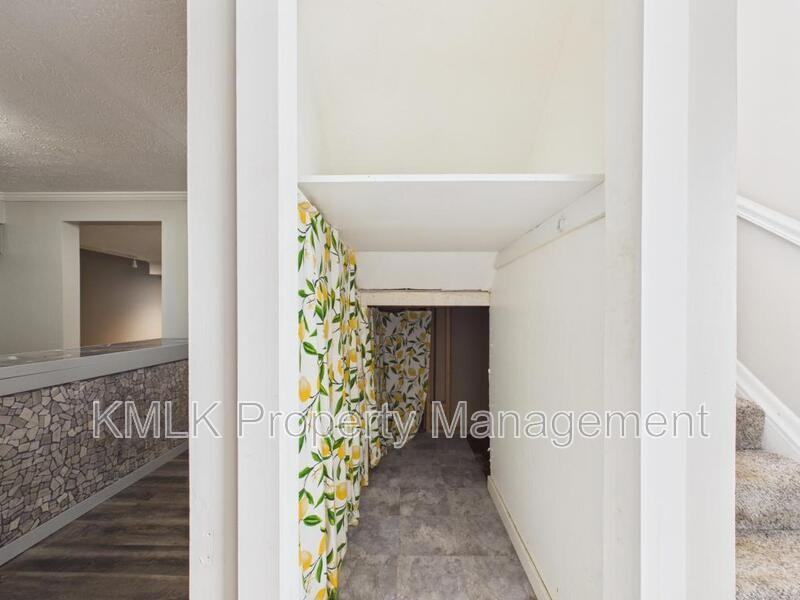 3957 Cox Rd - Photo 6 of 48