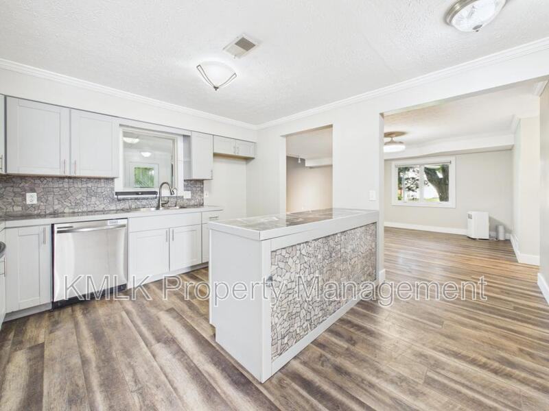3957 Cox Rd - Photo 7 of 48