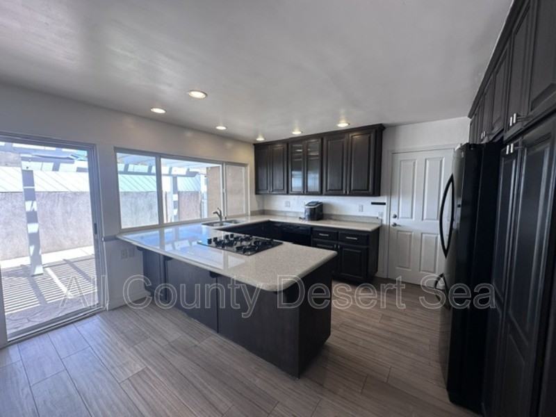 18527 San Antonio St - Photo 3 of 25