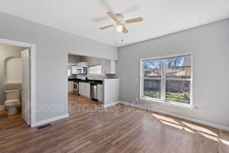 126 S Lincoln Ave #1 - Photo 3 of 10