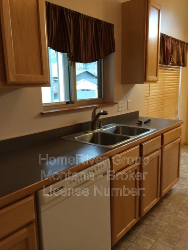 516 Connor Ct - Photo 3 of 21