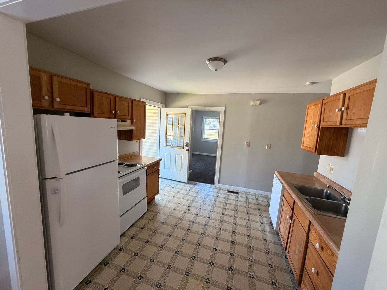 2020 N Glenwood Ave - Photo 3 of 19