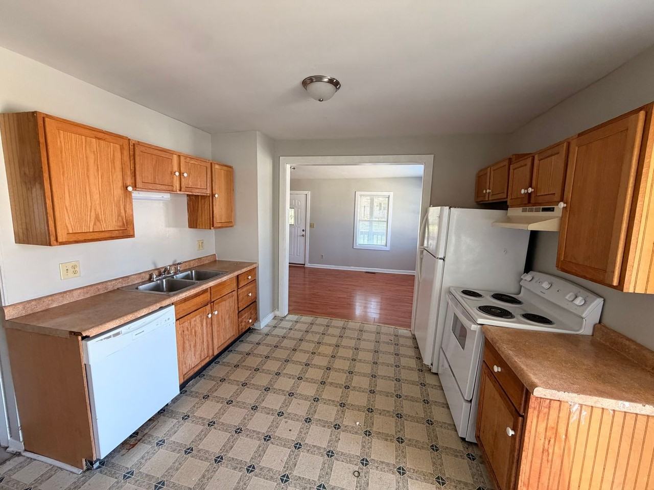 2020 N Glenwood Ave - Photo 2 of 19