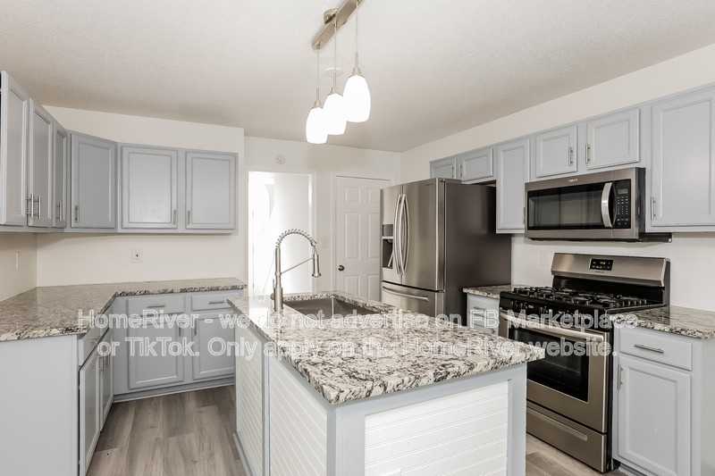 6383 Cardiff Ln - Photo 4 of 17