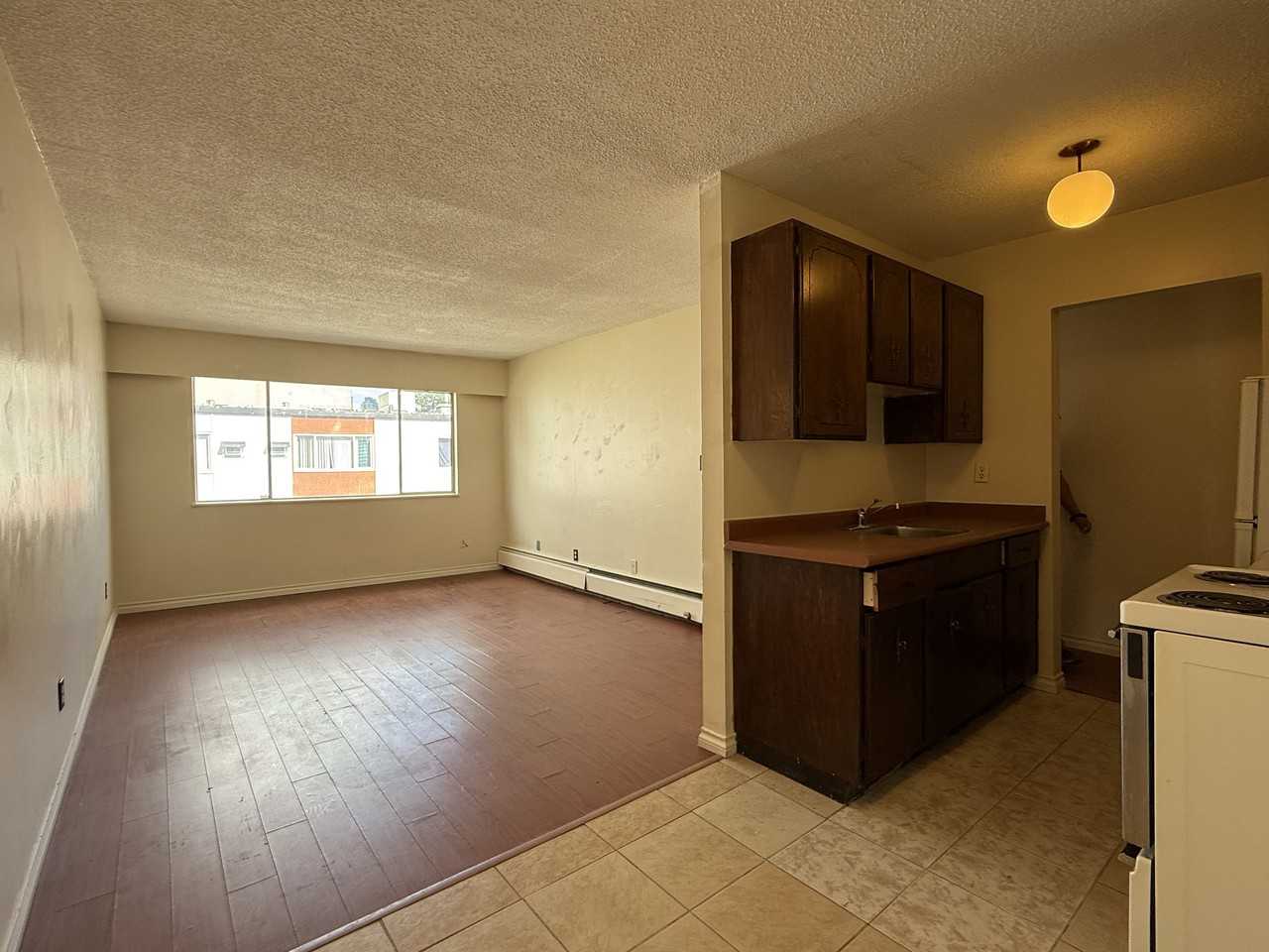 3489 Kingsway - Photo 6 of 15