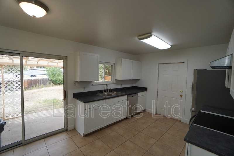 11536 E Center Dr - Photo 5 of 22