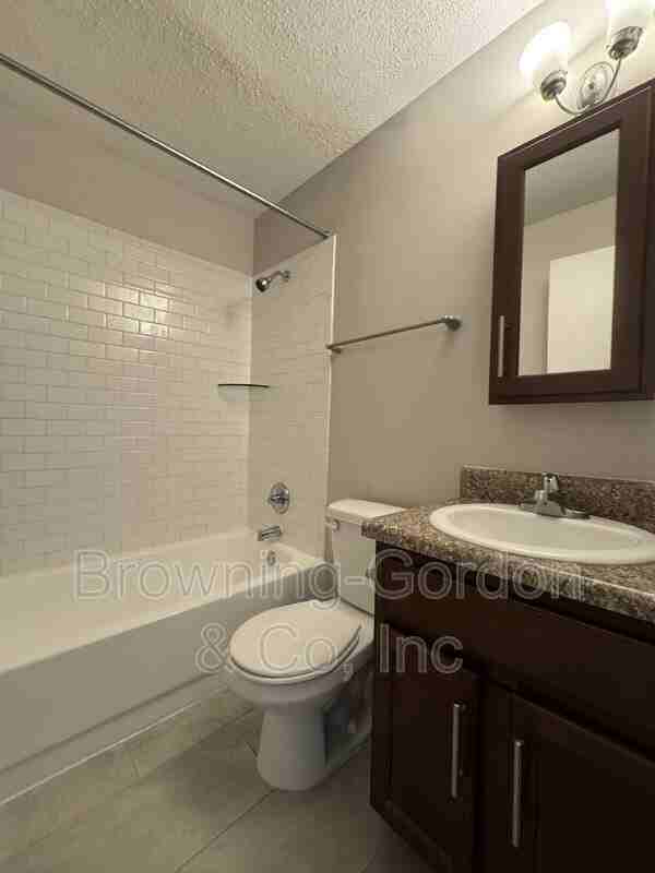 1303 Acklen Ave #103 - Photo 6 of 10